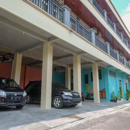 Sans Hotel Kumbang Yogyakarta By Reddoorz Экстерьер фото
