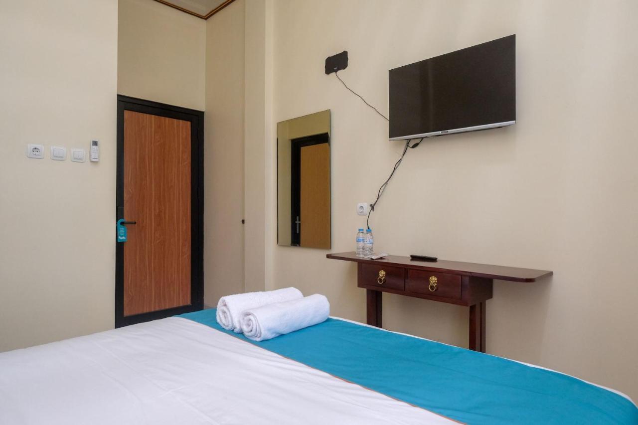 Sans Hotel Kumbang Yogyakarta By Reddoorz Экстерьер фото