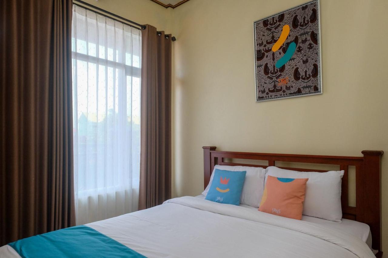 Sans Hotel Kumbang Yogyakarta By Reddoorz Экстерьер фото