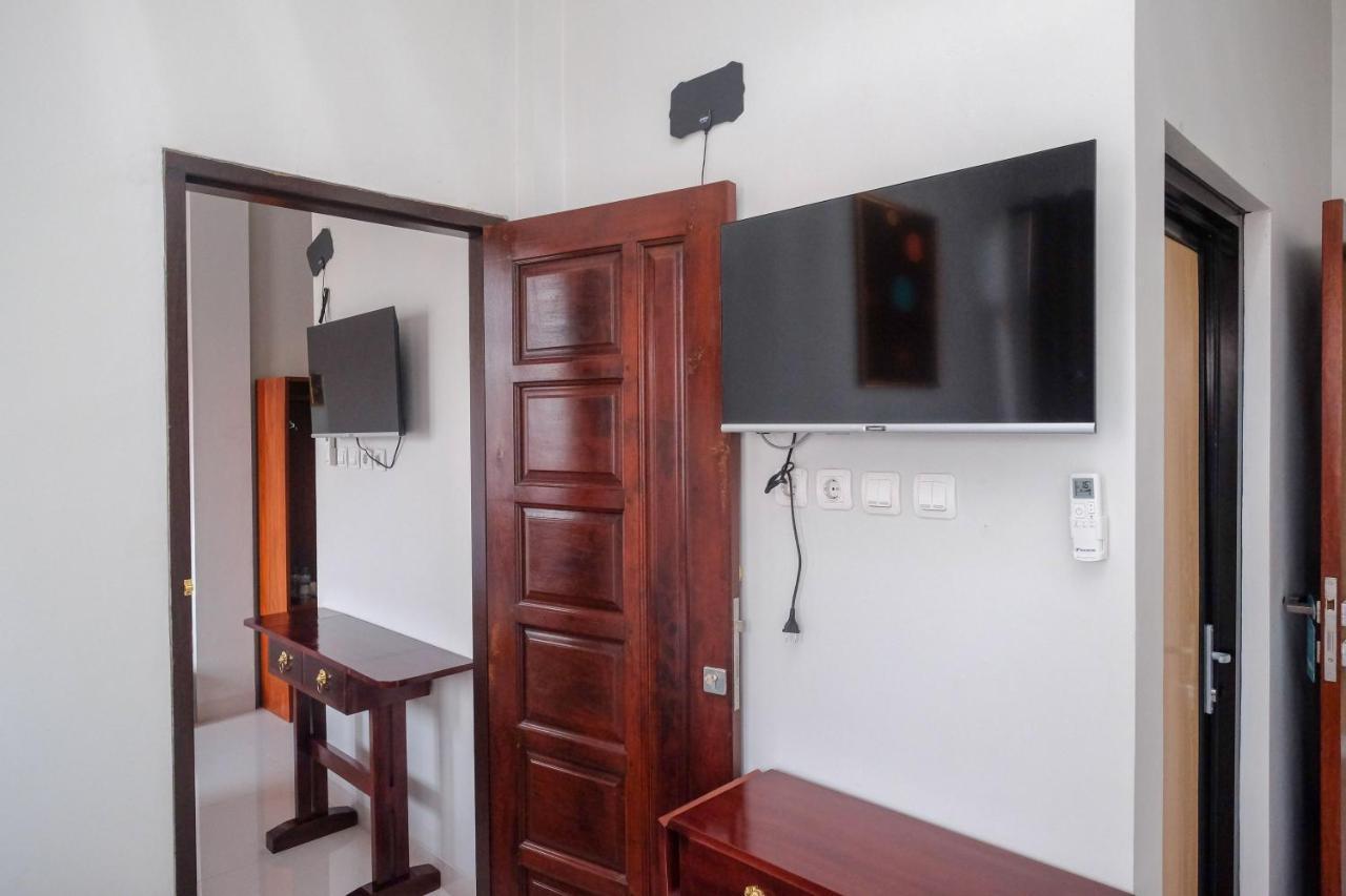 Sans Hotel Kumbang Yogyakarta By Reddoorz Экстерьер фото