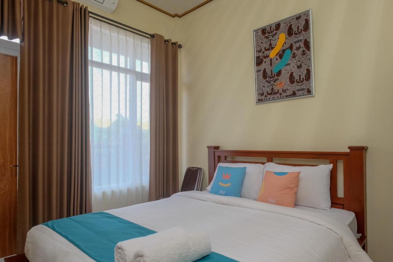 Sans Hotel Kumbang Yogyakarta By Reddoorz Экстерьер фото