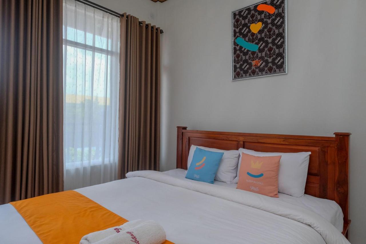 Sans Hotel Kumbang Yogyakarta By Reddoorz Экстерьер фото