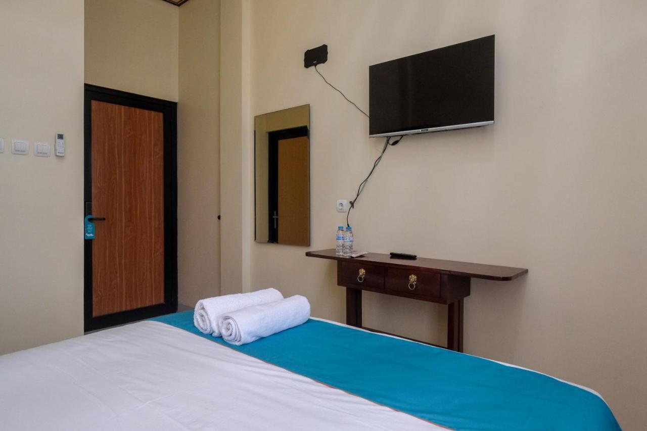 Sans Hotel Kumbang Yogyakarta By Reddoorz Экстерьер фото