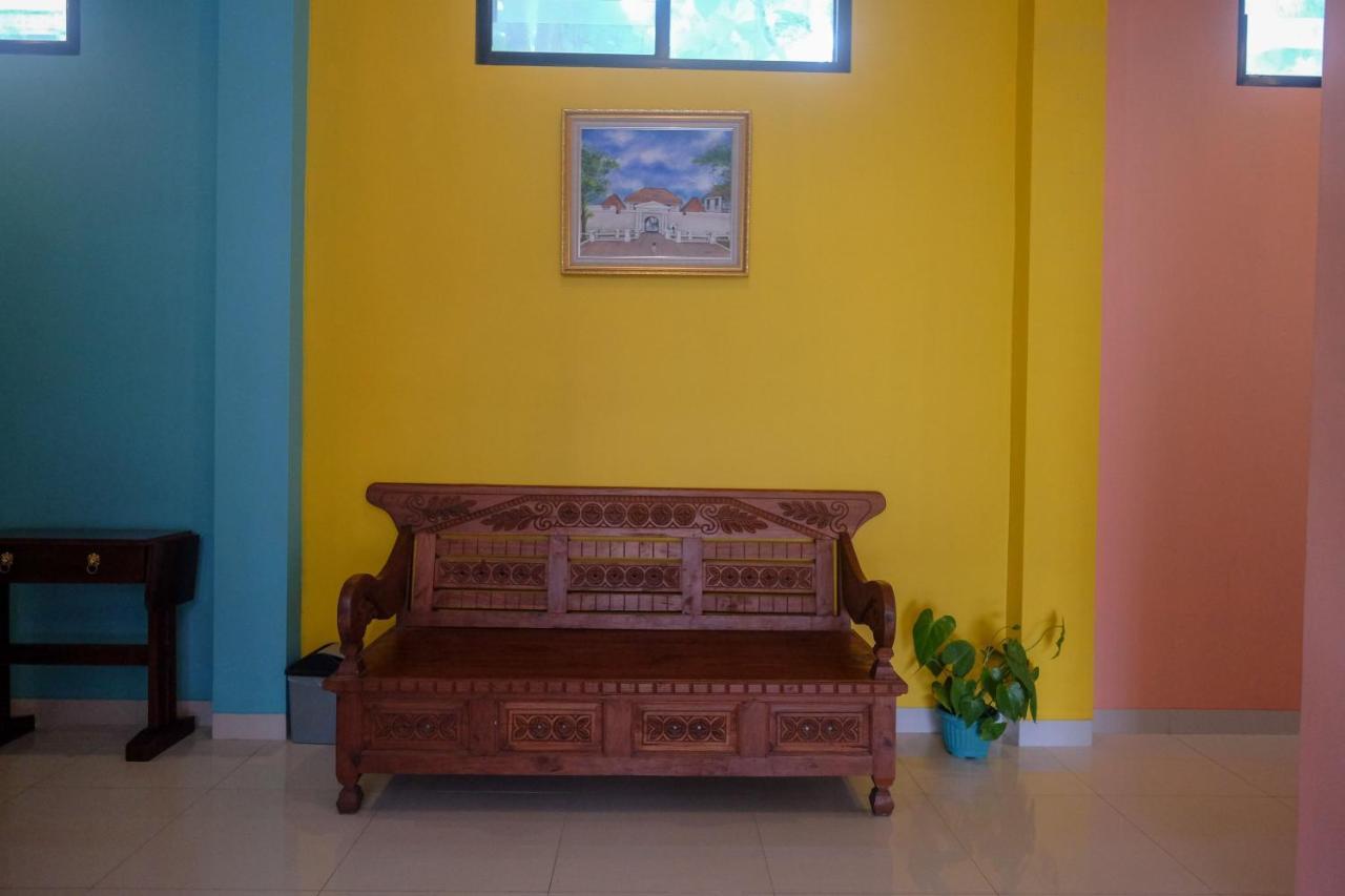 Sans Hotel Kumbang Yogyakarta By Reddoorz Экстерьер фото