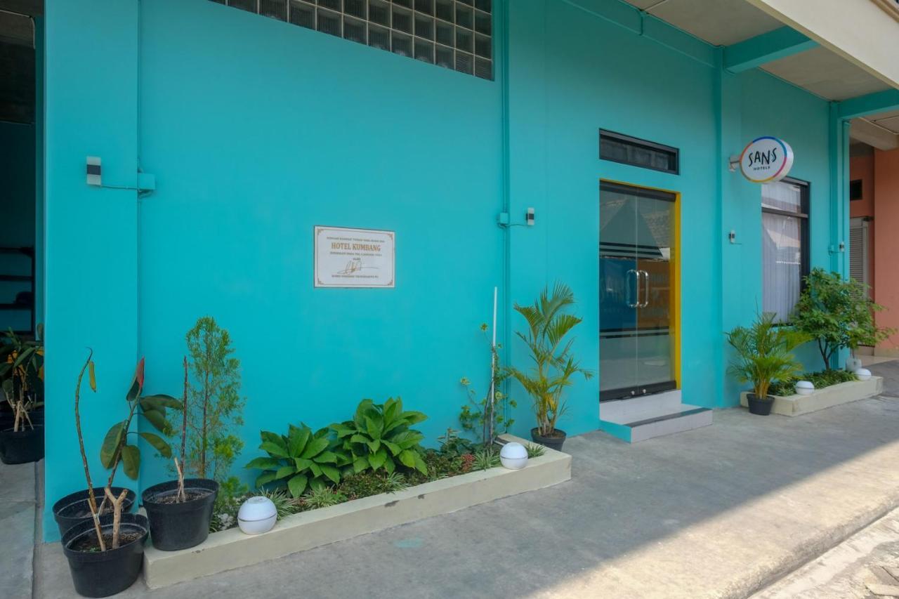 Sans Hotel Kumbang Yogyakarta By Reddoorz Экстерьер фото